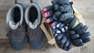 Are Mittens Warmer Than Gloves? Winter Snow Boots with Gloves and Mittens