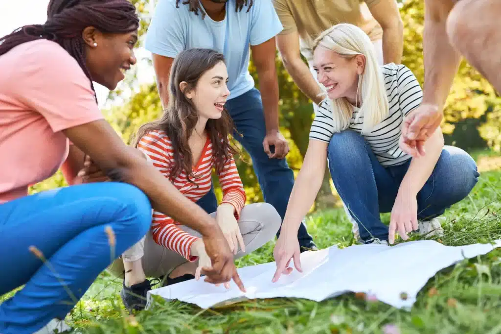 Group og People Make Clear Plans
